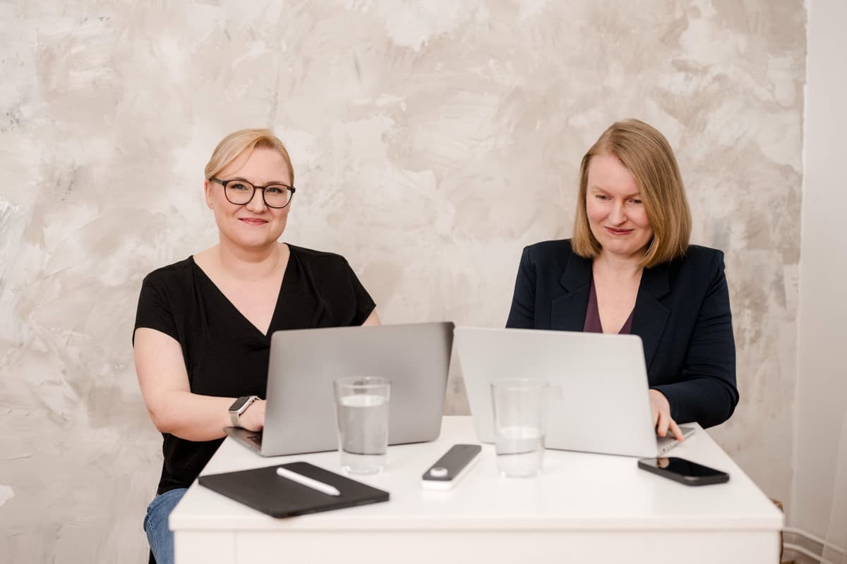 Das iKontista-Team bei der Arbeit im Büro in Wien